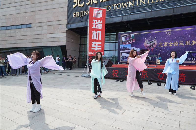 北京女骑：新时代 彰显女骑新风采